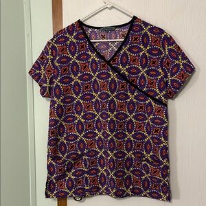 Wear For Care Colorful Patterned Women's Scrub Top Size Medium